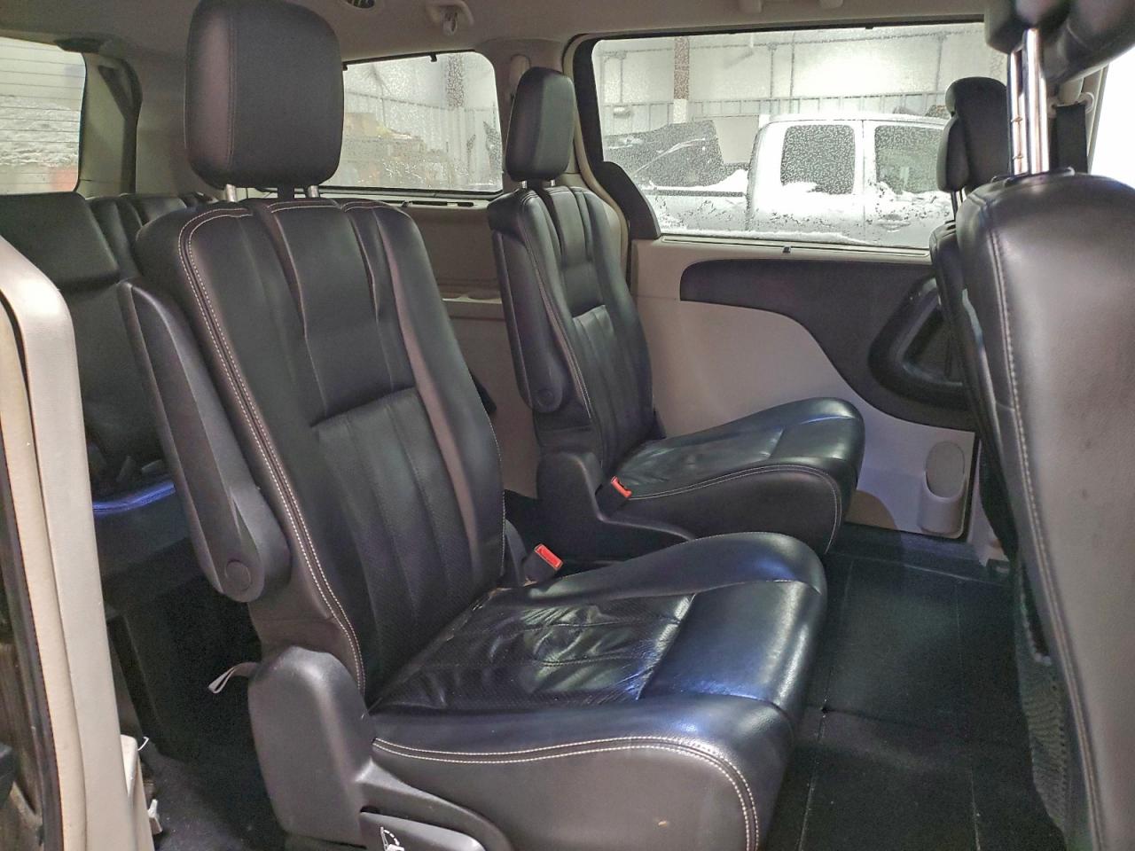 2011 Chrysler Town & Country Touring L VIN: 2A4RR8DG4BR714090 Lot: 94921175