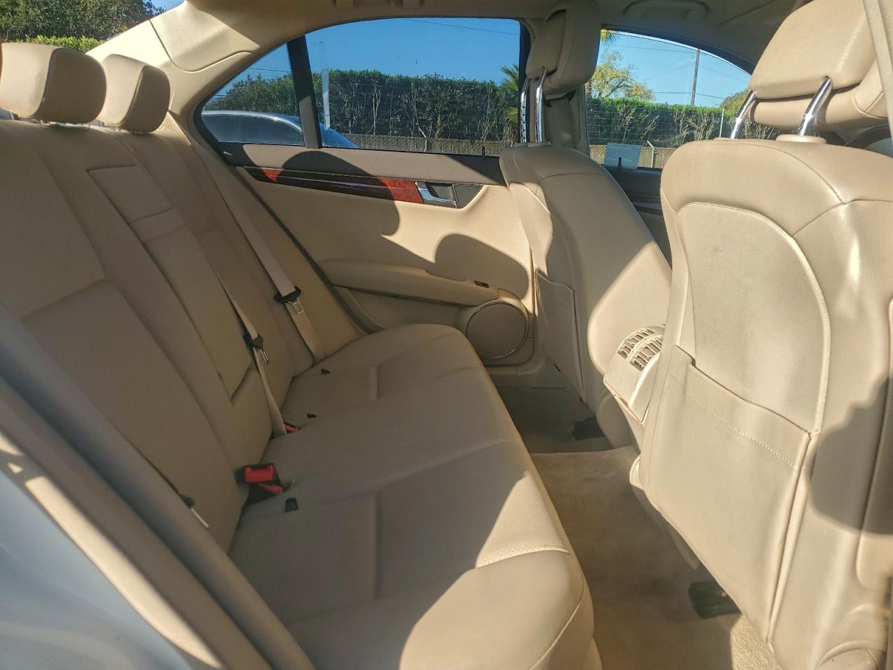 2010 Mercedes-Benz C 300 VIN: WDDGF5EB2AF370729 Lot: 94959095