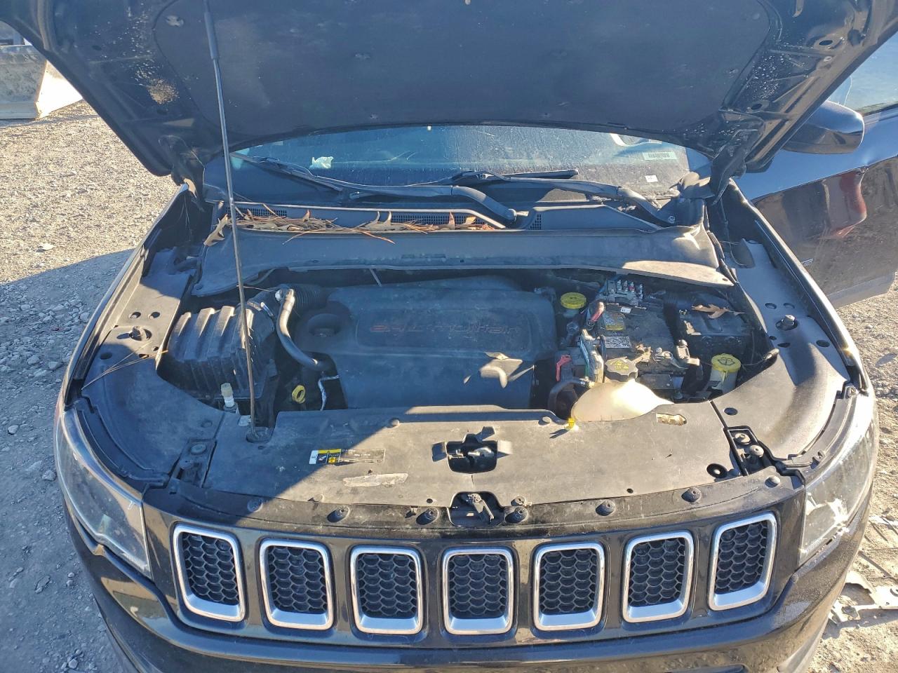 2018 Jeep Compass Latitude VIN: 3C4NJDBB3JT373465 Lot: 96180005