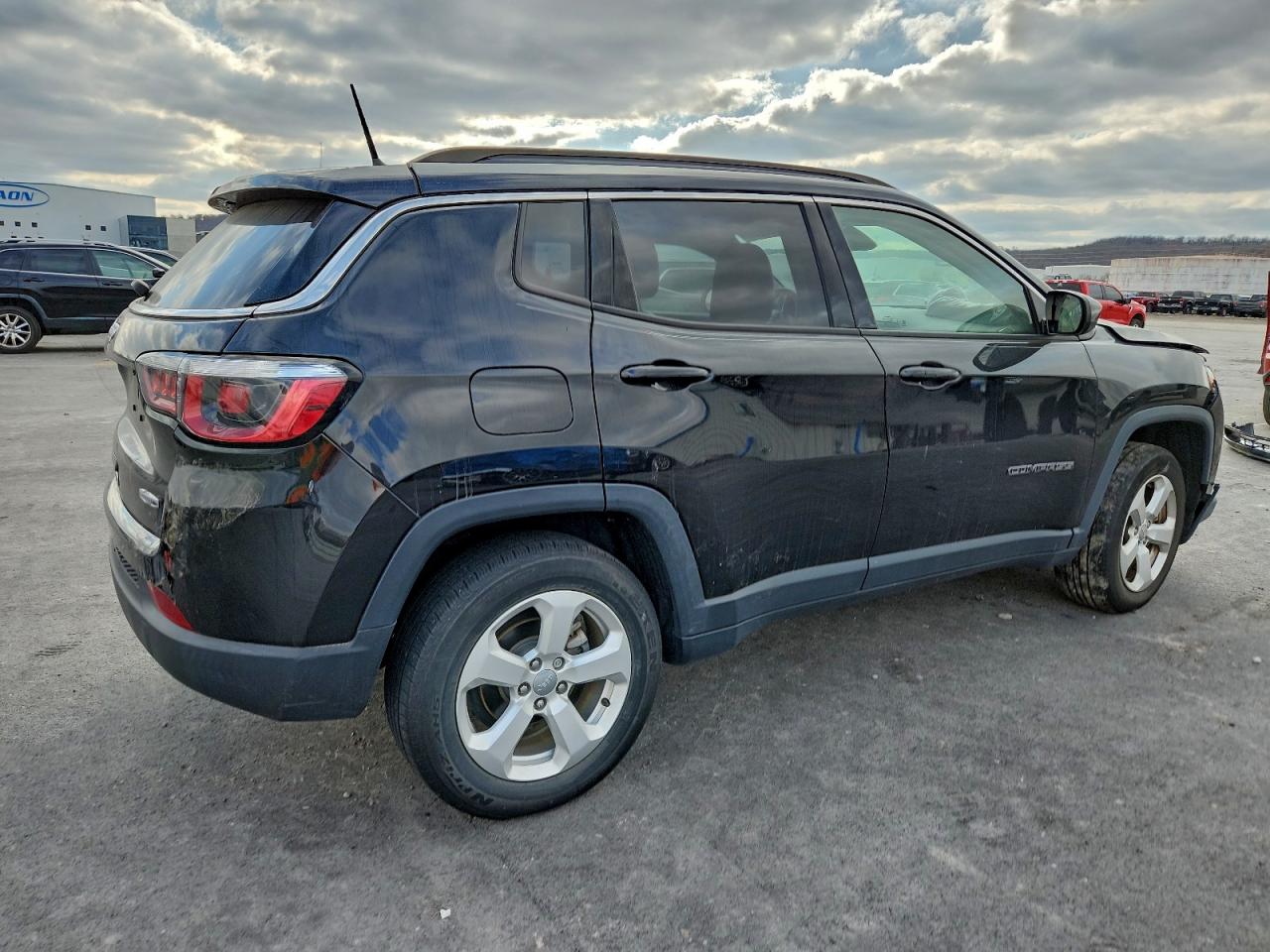 2017 Jeep Compass Latitude VIN: 3C4NJDBB7HT665632 Lot: 97636225