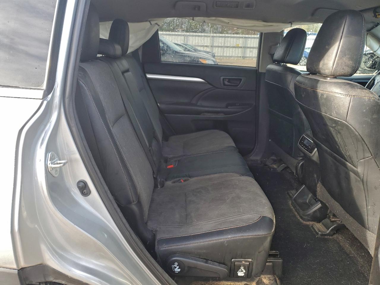 2018 Toyota Highlander Le VIN: 5TDBZRFH3JS894297 Lot: 85440535