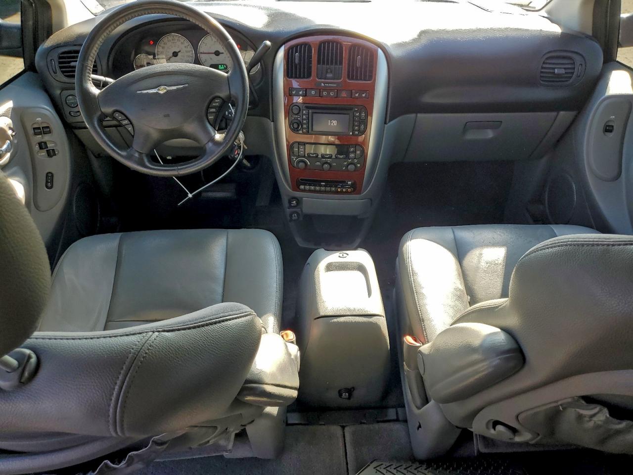 2005 Chrysler Town & Country Limited VIN: 2C8GP64L65R474225 Lot: 96708835