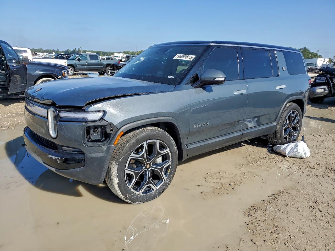 2025 Rivian R1S Adventure