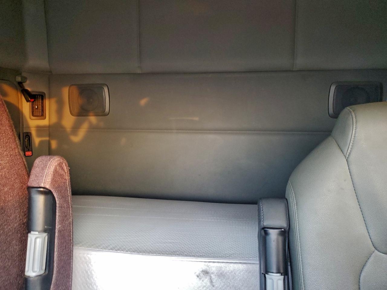 2020 Kenworth Constructi - Semi Truck VIN: 3WKYDP9X4LF416219 Lot: 94371375