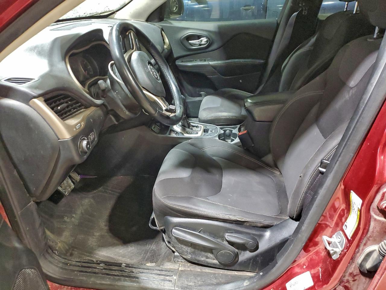 2015 Jeep Cherokee Latitude VIN: 1C4PJLCB1FW690261 Lot: 97192075