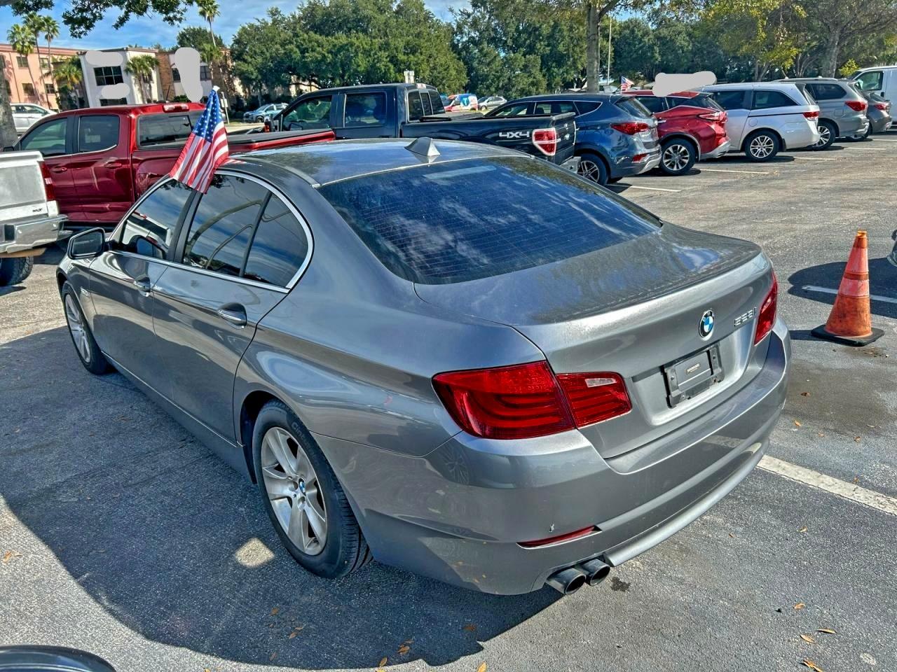 Фото: WBAXG5C52DD232870