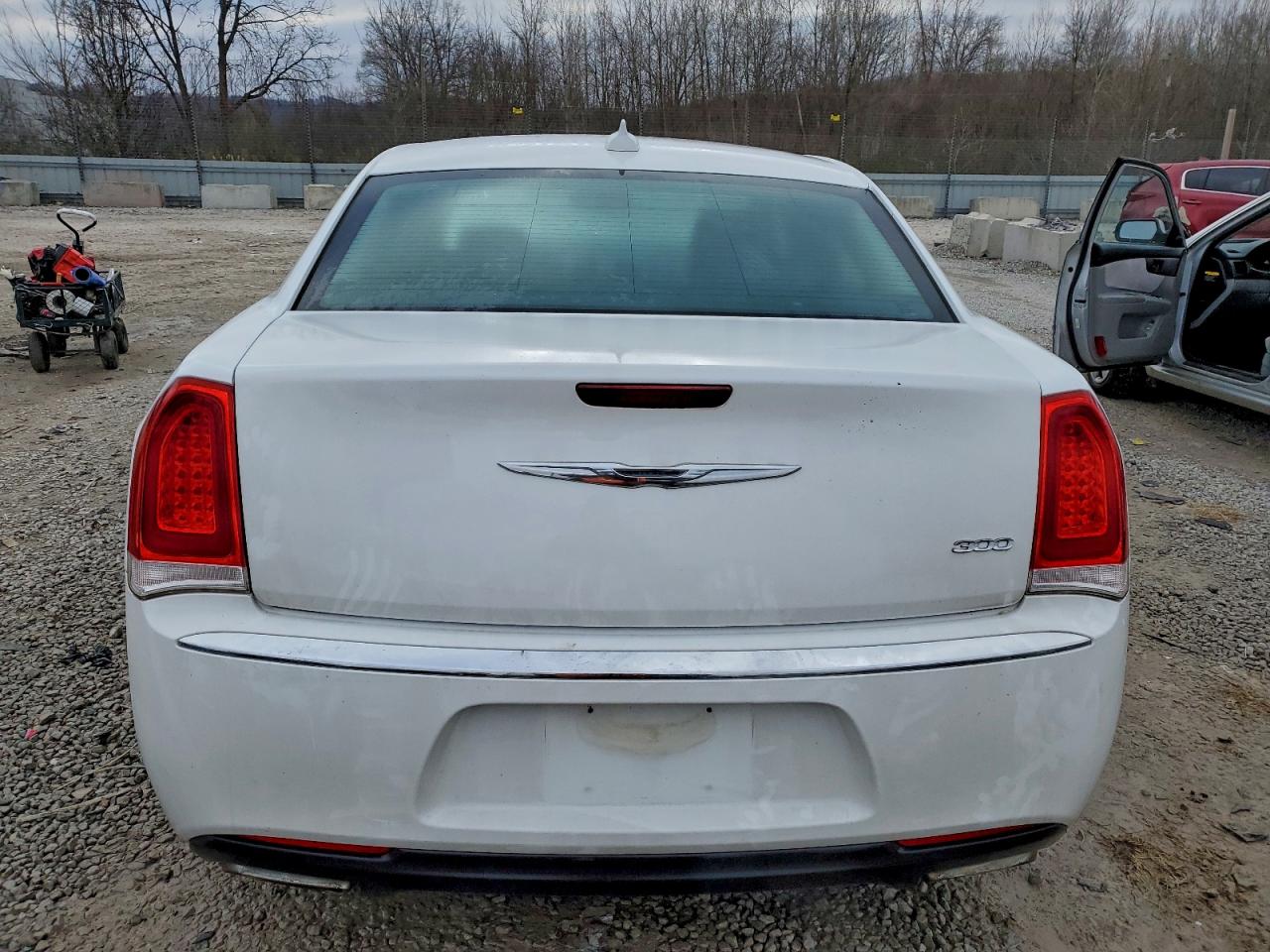 2015 Chrysler 300 Limited VIN: 2C3CCAAG5FH882152 Lot: 94435665