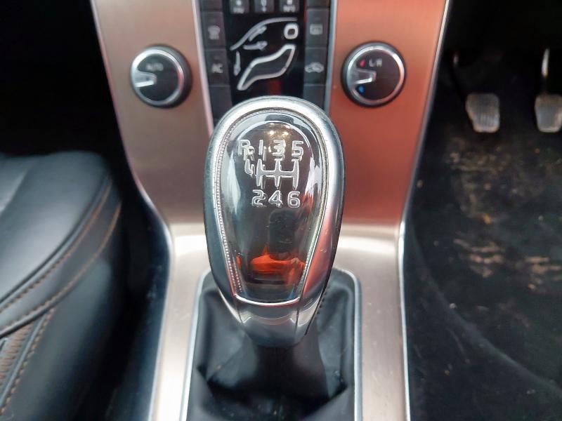 2013 VOLVO V40 D2 CROSS COUNTRY LUX 5DR