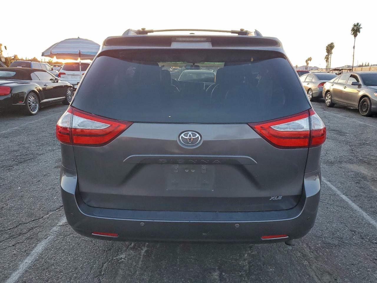 2015 Toyota Sienna Xle VIN: 5TDYK3DC4FS611545 Lot: 93726395