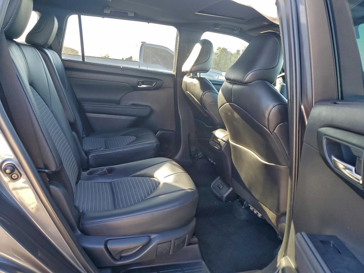 2024 Toyota Highlander Le VIN: 5TDKDRAHXRS531903 Lot: 96172075