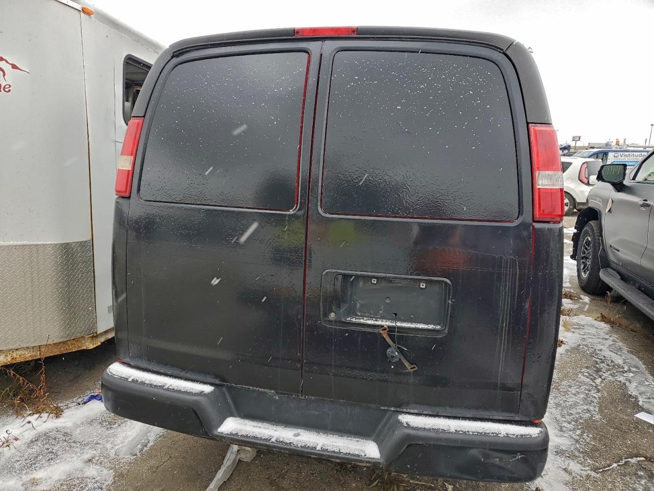 2017 Chevrolet Express 2500 Delivery Van VIN: 1GCWGBFF3H1199760 Lot: 94935635