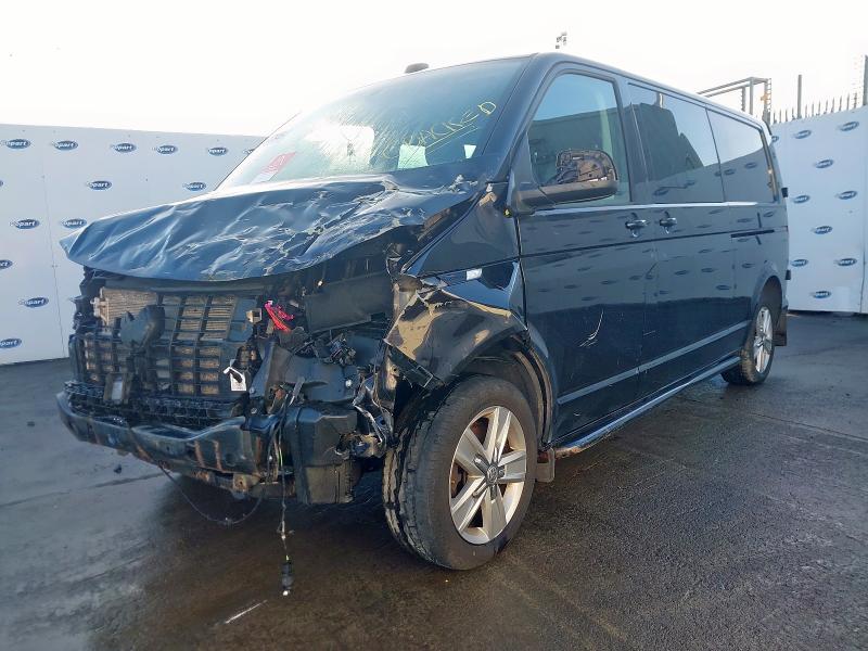2020 VOLKSWAGEN TRANSPORTER 2.0 TDI 150 HIGHLINE KOMBI VAN DSG for sale at Copart WHITBURN