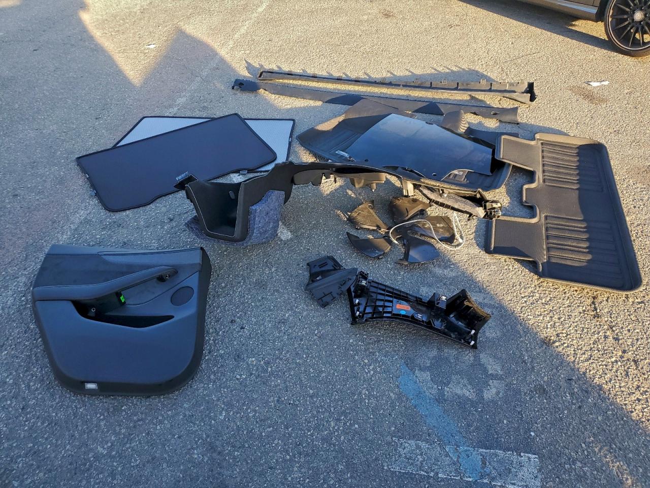 2026 Tesla Model Y VIN: 7SAYGDEDXTF516716 Lot: 94454375