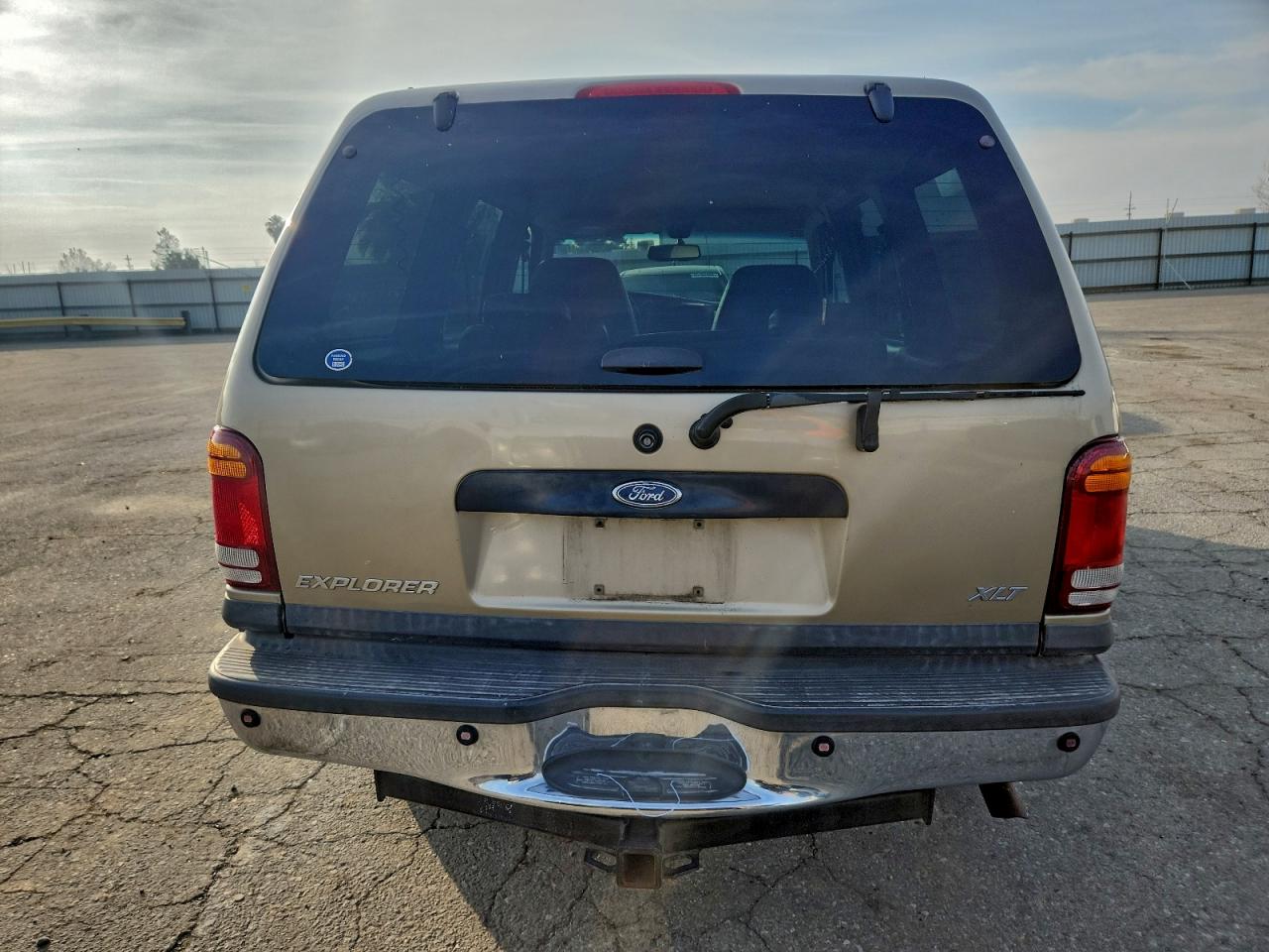 2000 Ford Explorer Xlt VIN: 1FMZU73E3YUA53996 Lot: 93788125