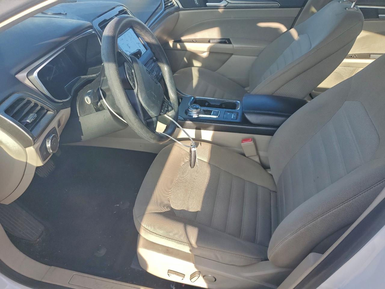 2017 Ford Fusion Se VIN: 3FA6P0H75HR215947 Lot: 94299425