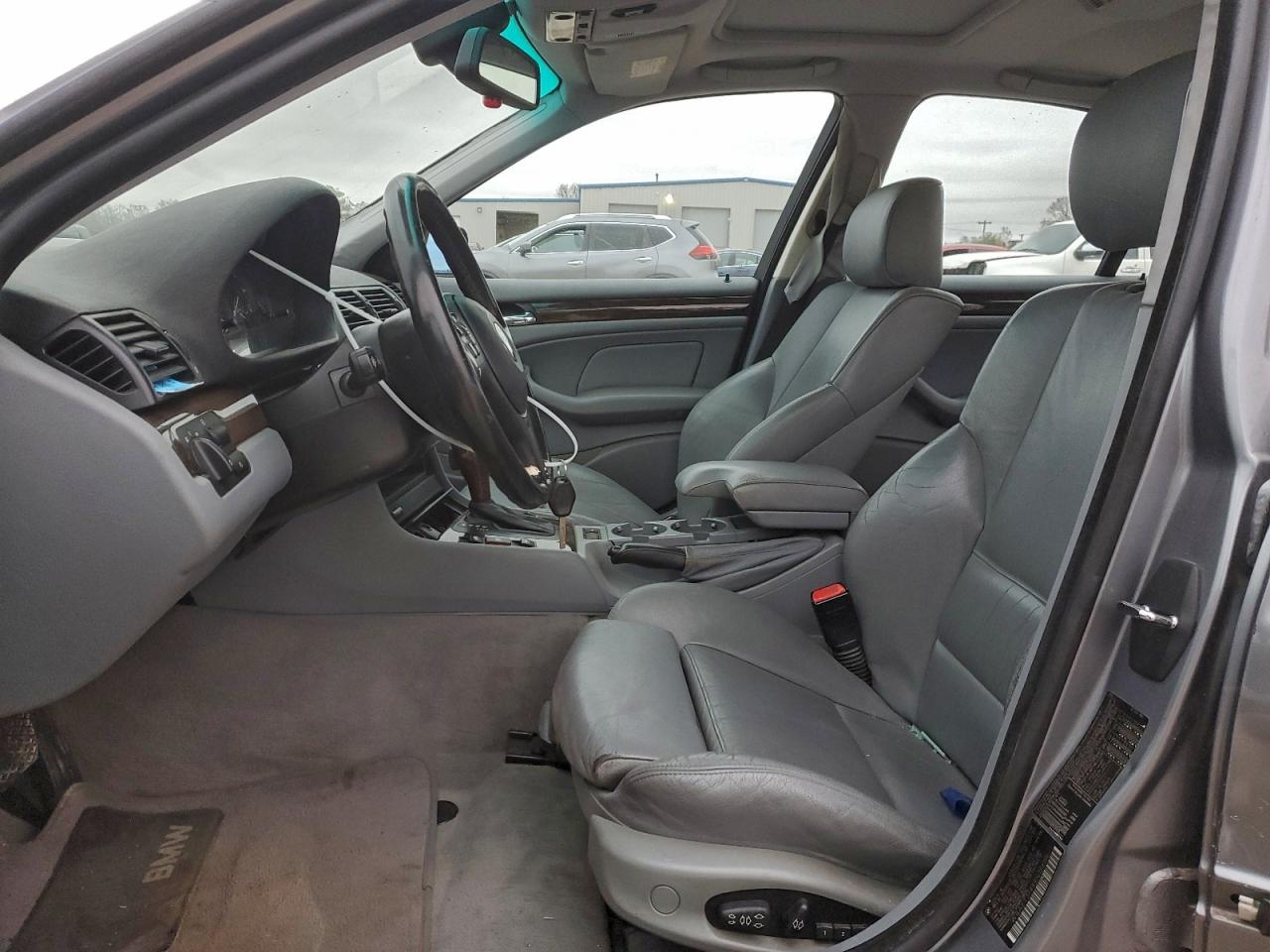 2003 BMW 325 I VIN: WBAET37493NJ34114 Lot: 92375305