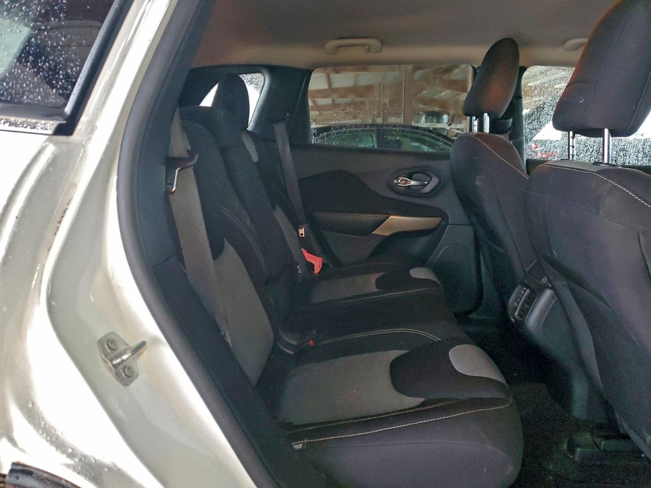 2018 Jeep Cherokee Latitude VIN: 1C4PJLCX8JD587452 Lot: 93612235