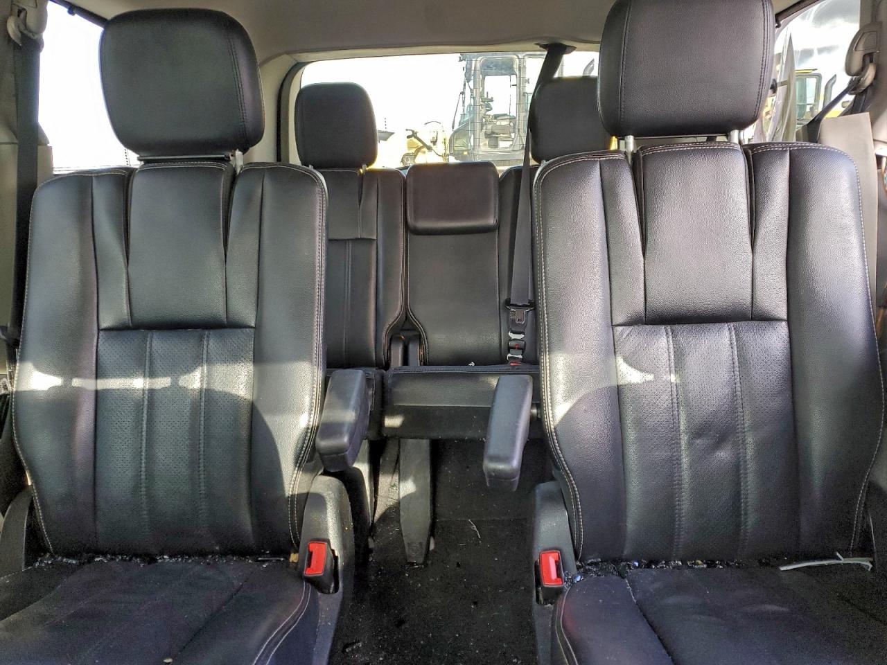 2011 Chrysler Town & Country Touring L VIN: 2A4RR8DG3BR796703 Lot: 95414785