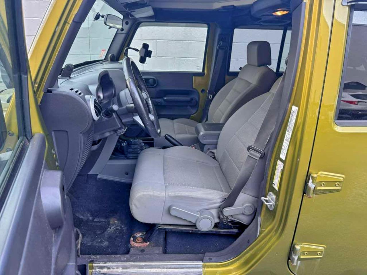 2008 Jeep Wrangler Unlimited Sahara VIN: 1J4GA59188L604615 Lot: 98132525