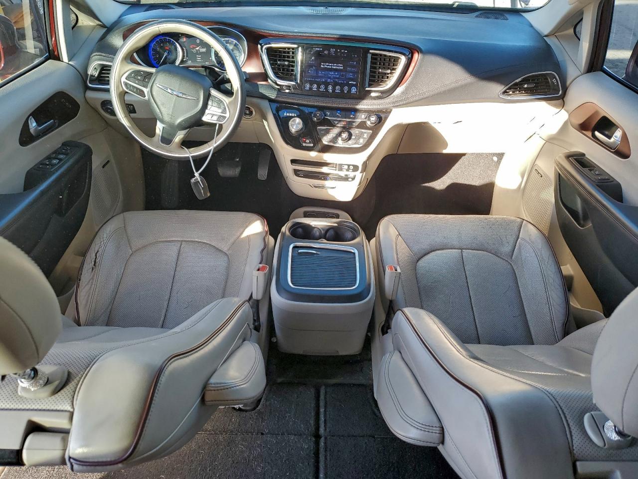 2017 Chrysler Pacifica Limited VIN: 2C4RC1GG7HR647701 Lot: 94828905