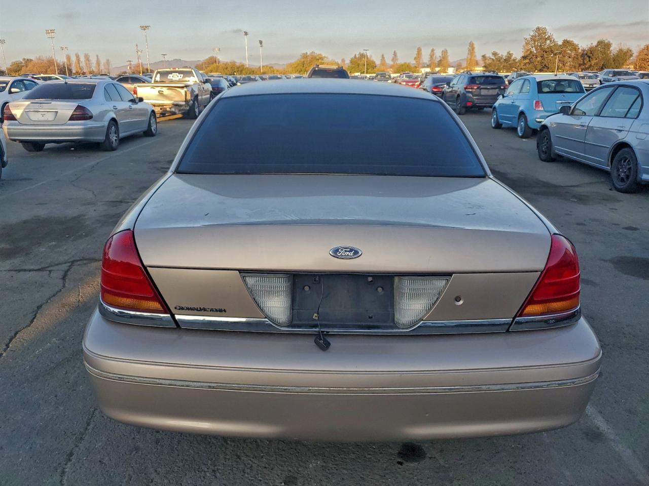 1998 Ford Crown Victoria VIN: 2FAFP73W5WX102991 Lot: 94741655