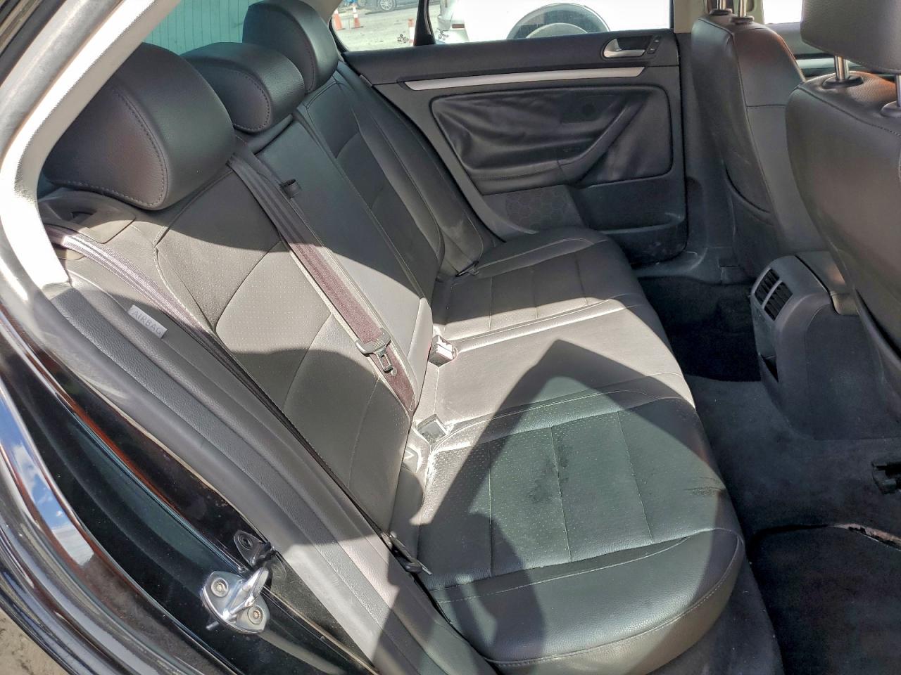 2006 Volkswagen Jetta 2.5 Option Package 1 VIN: 3VWSF81KX6M644209 Lot: 94932355