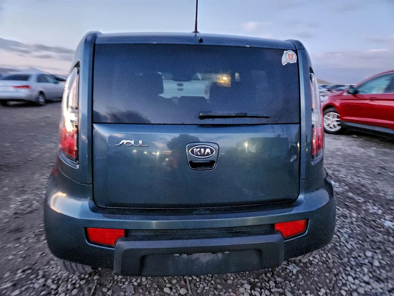 2011 Kia Soul + VIN: KNDJT2A2XB7320072 Lot: 94575745