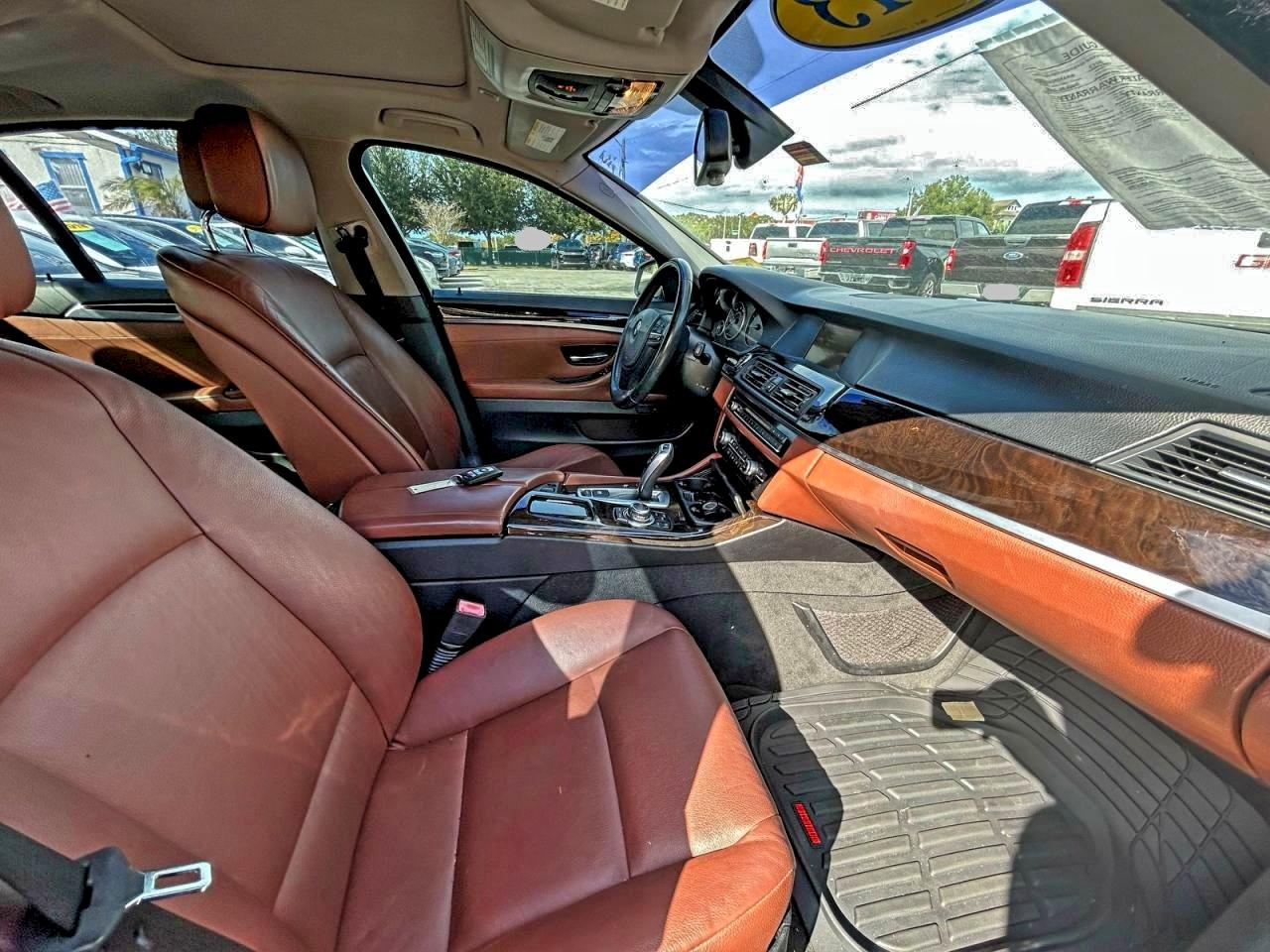 Фото: WBAXG5C52DD232870