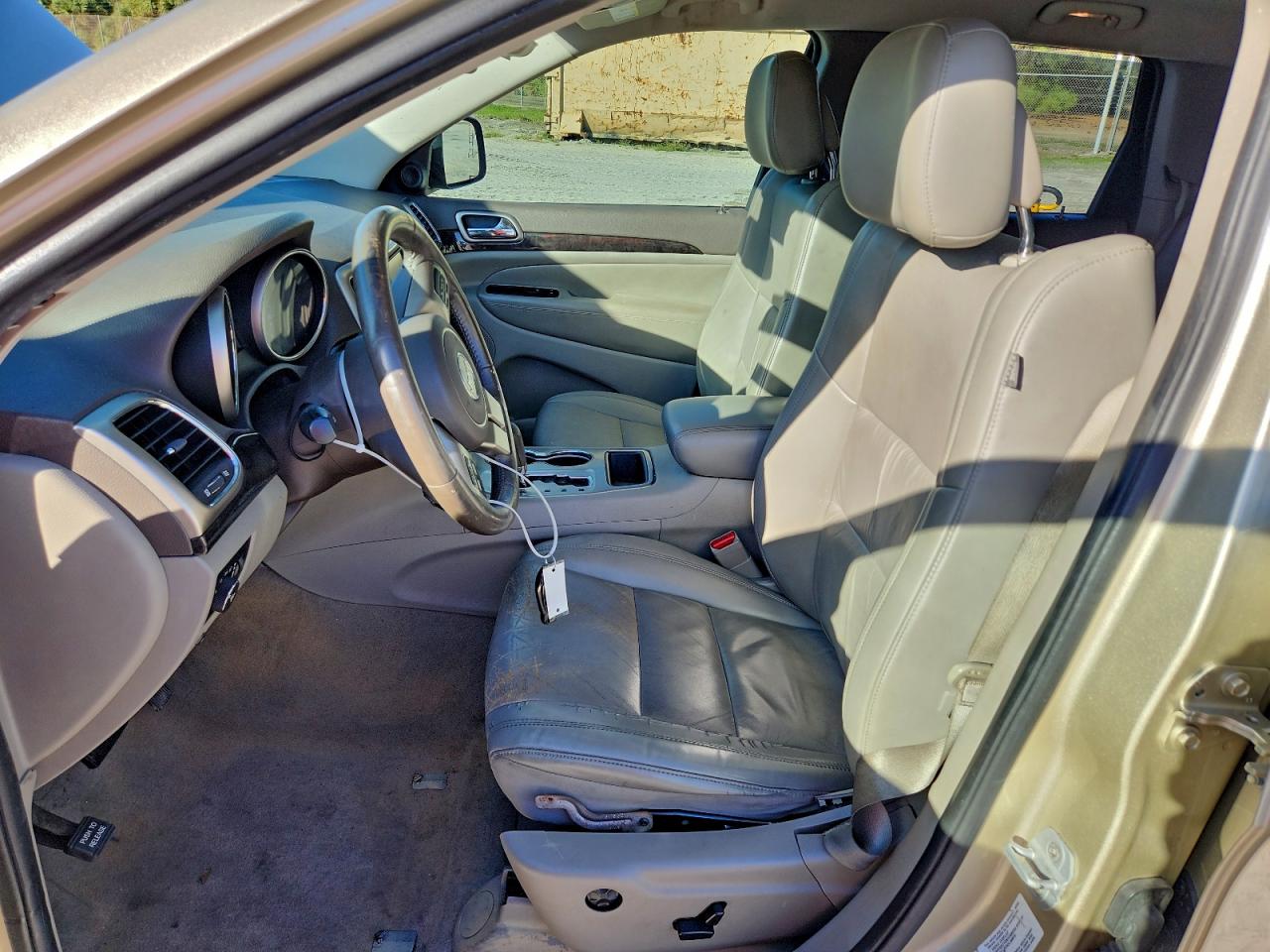 2011 Jeep Grand Cherokee Laredo VIN: 1J4RS4GG1BC574825 Lot: 97767395