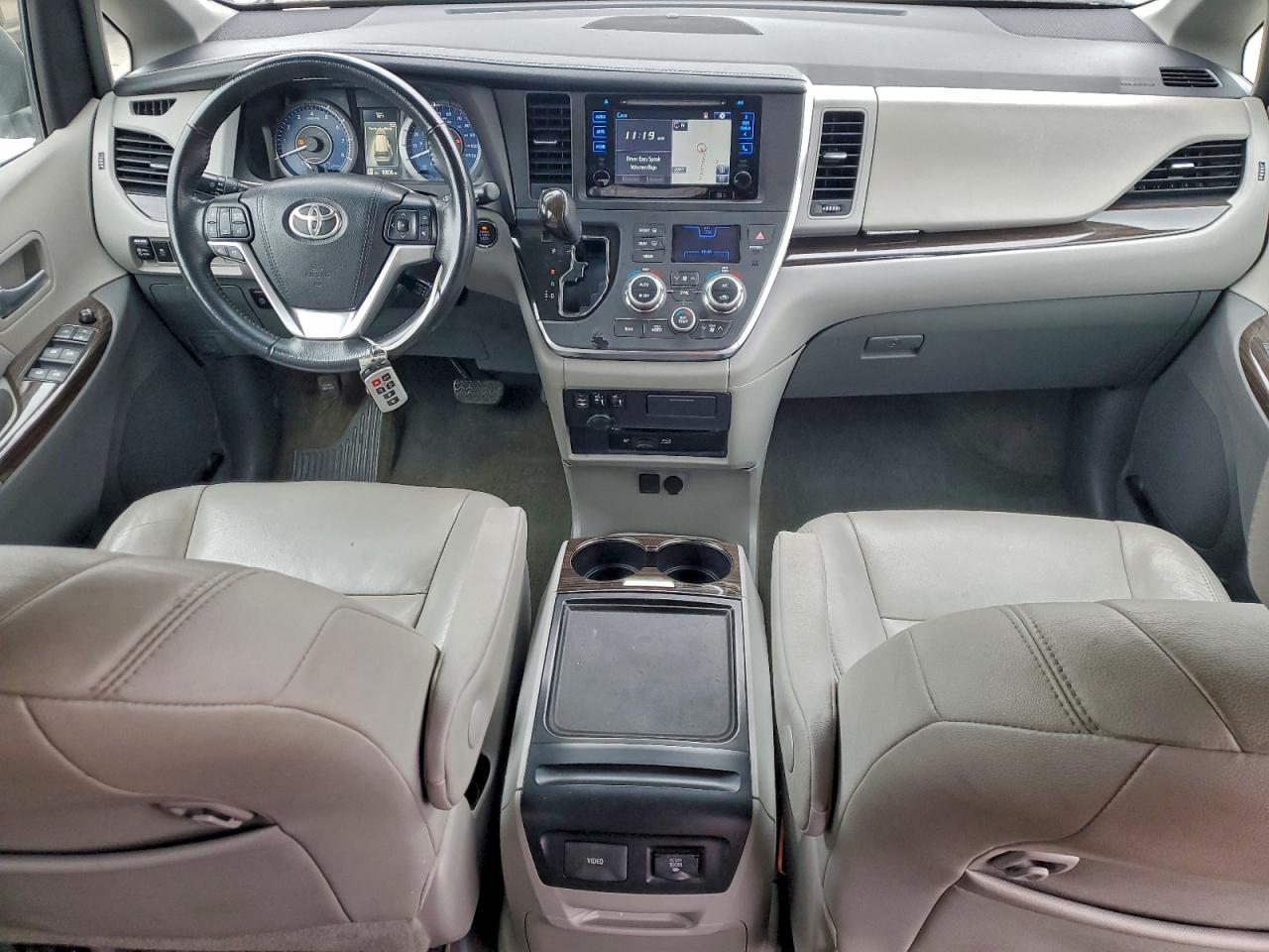 2017 Toyota Sienna Xle VIN: 5TDYZ3DC2HS787380 Lot: 95208605