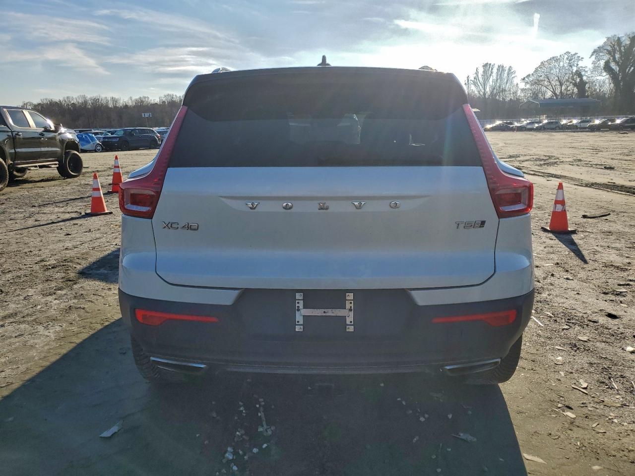 2019 Volvo Xc40 T5 R-Design VIN: YV4162UM4K2045622 Lot: 94366745