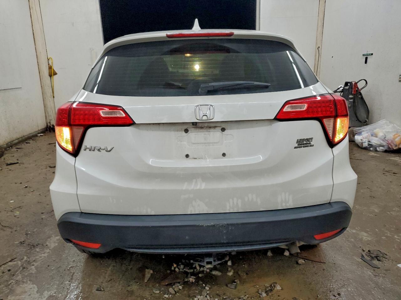 2016 Honda Hr-V Lx VIN: 3CZRU5H38GM727105 Lot: 95244955