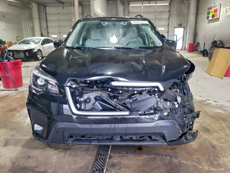  SUBARU FORESTER 2021 Черный