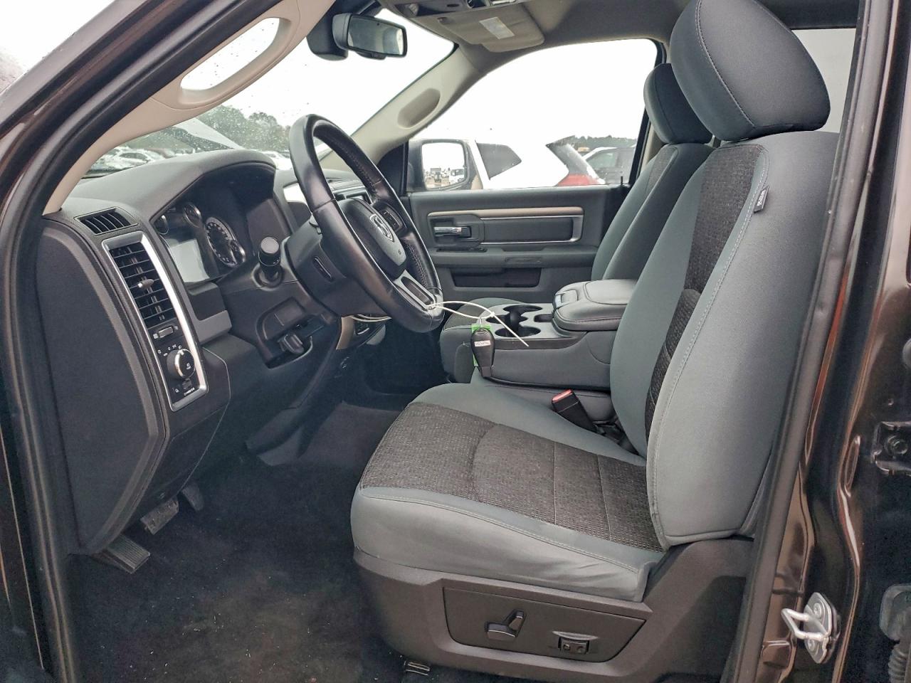 2017 Ram 1500 Slt VIN: 1C6RR7LG8HS529086 Lot: 95718095