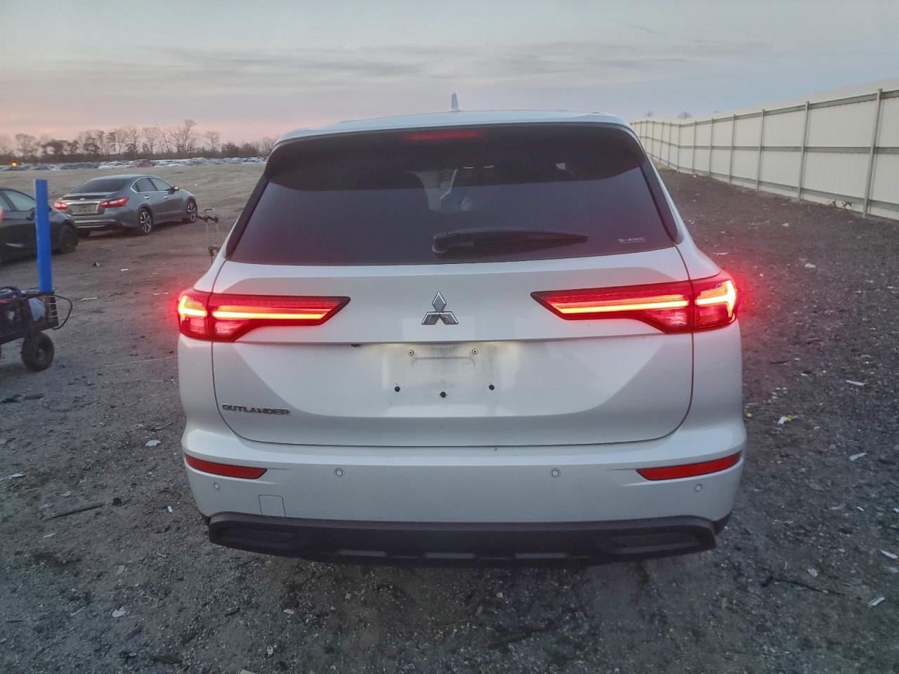 2022 Mitsubishi Outlander Es VIN: JA4J4TA88NZ053654 Lot: 94501845