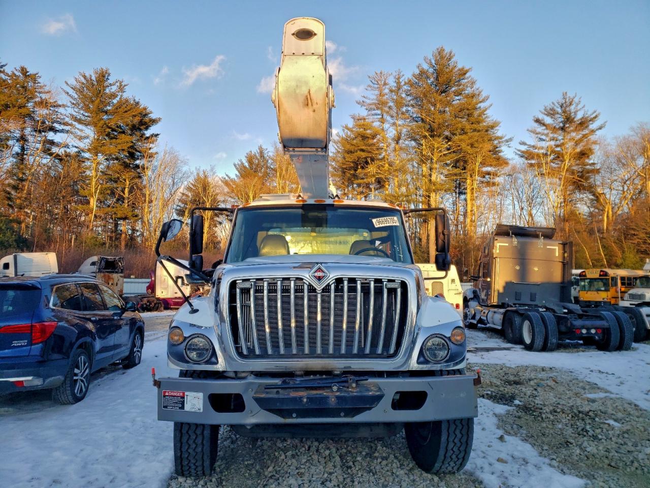 2015 International 7400 Bucket Truck VIN: 1HTWCAAR3FH679005 Lot: 96699705