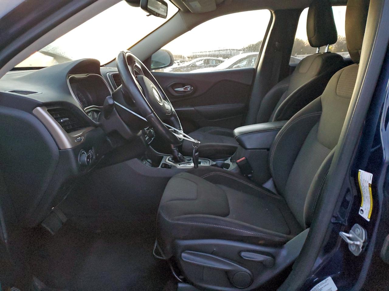 2015 Jeep Cherokee Latitude VIN: 1C4PJLCB3FW539552 Lot: 95711595