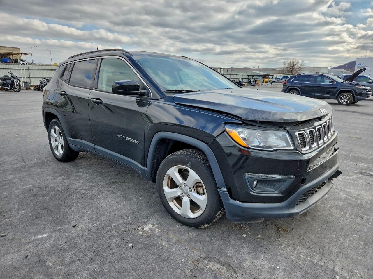 2017 Jeep Compass Latitude VIN: 3C4NJDBB7HT665632 Lot: 97636225