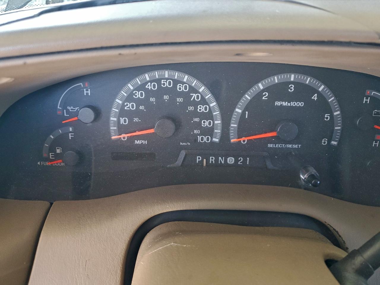 2000 Ford Expedition Eddie Bauer VIN: 1FMRU17LXYLA00143 Lot: 95828105