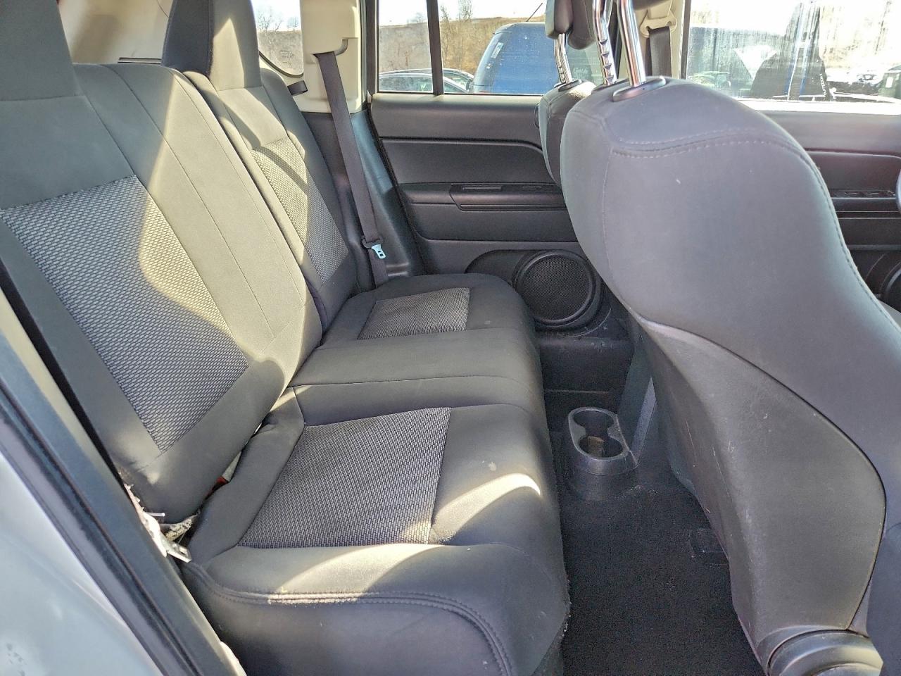 2010 Jeep Compass Sport VIN: 1J4NT4FB4AD601753 Lot: 94112995