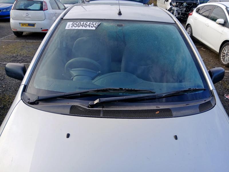 2002 TOYOTA YARIS GS 