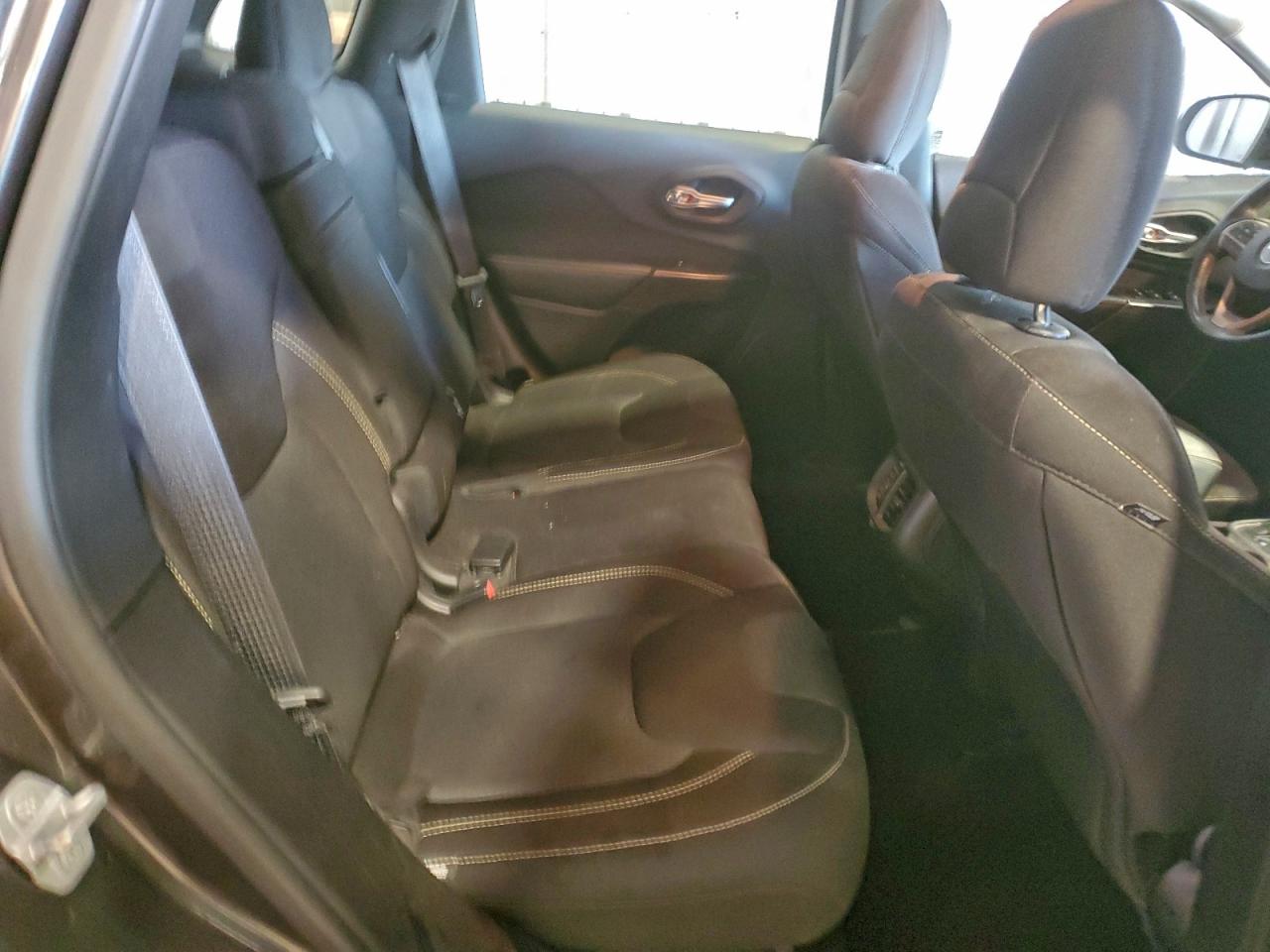 2015 Jeep Cherokee Latitude VIN: 1C4PJMCSXFW583201 Lot: 96064365