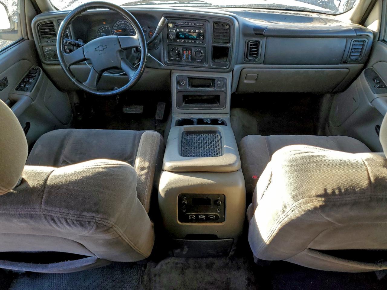 2004 Chevrolet Tahoe K1500 VIN: 1GNEK13Z24J261945 Lot: 93831465