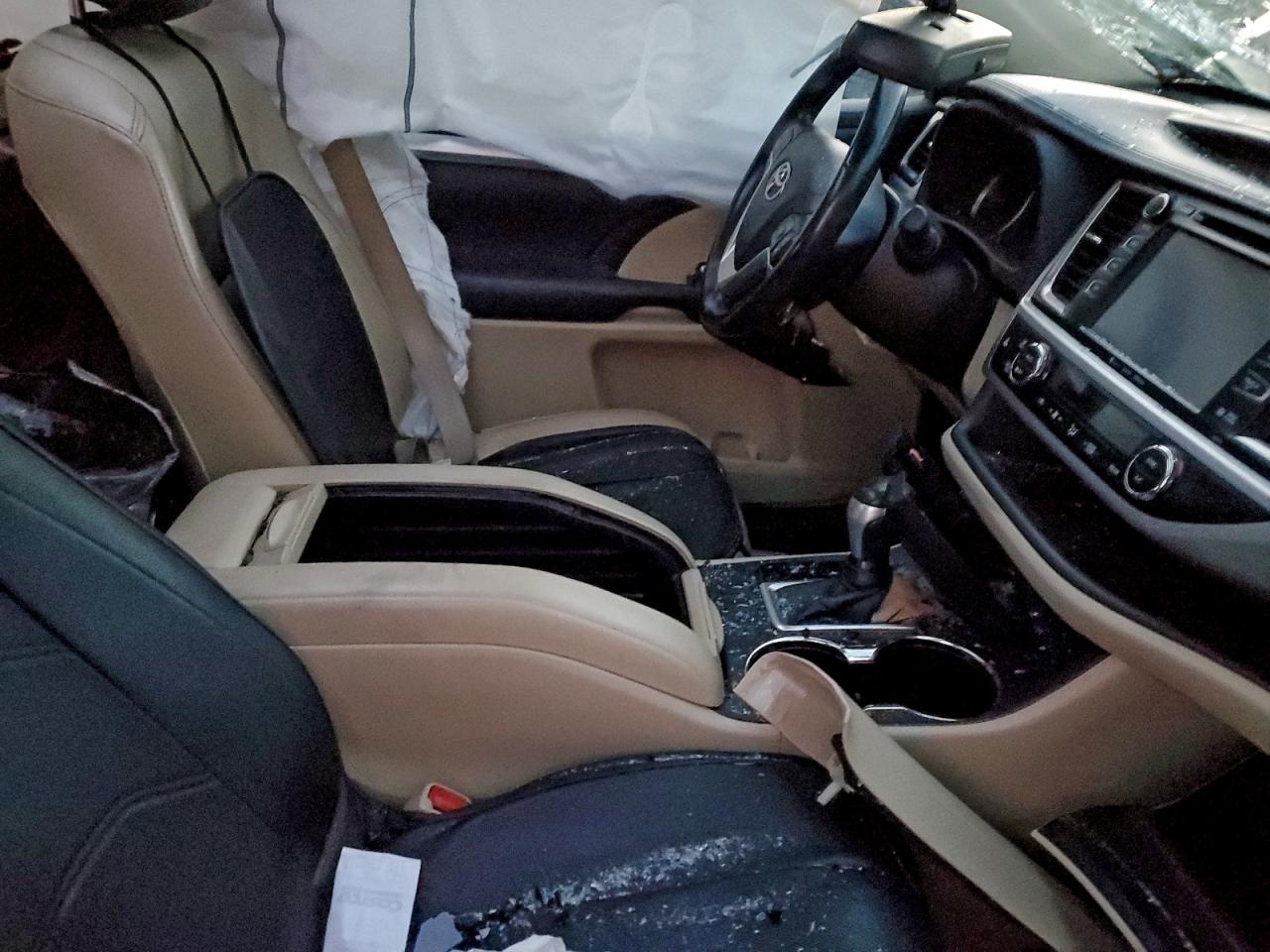 2018 Toyota Highlander Se VIN: 5TDJZRFHXJS875046 Lot: 95976875