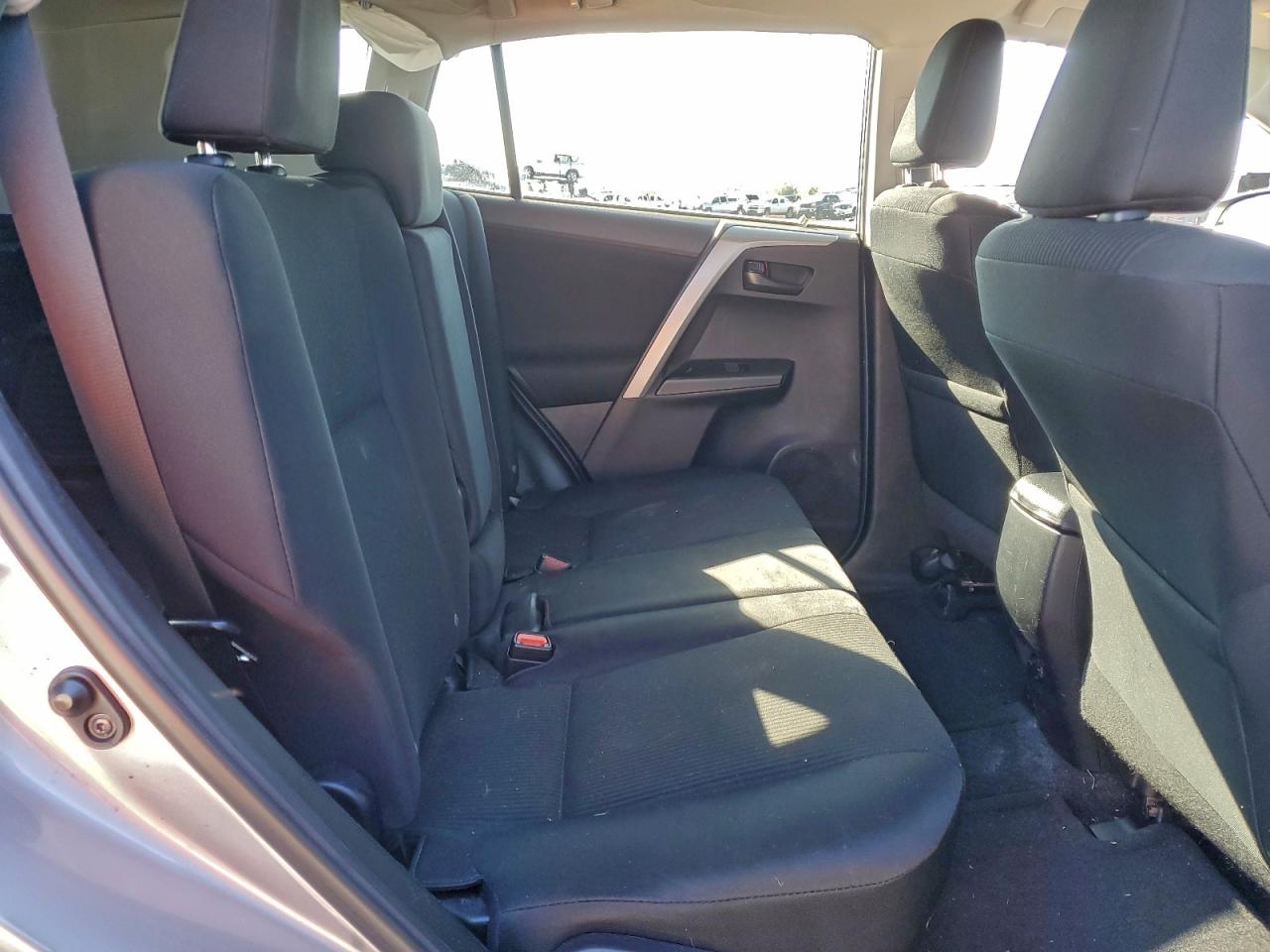 2018 Toyota Rav4 Le VIN: 2T3ZFREV3JW438877 Lot: 94964525