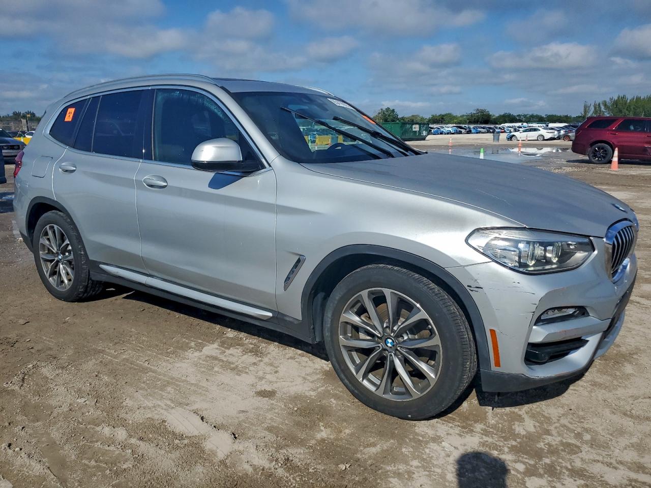 Фото: 5UXTR7C55KLR47246