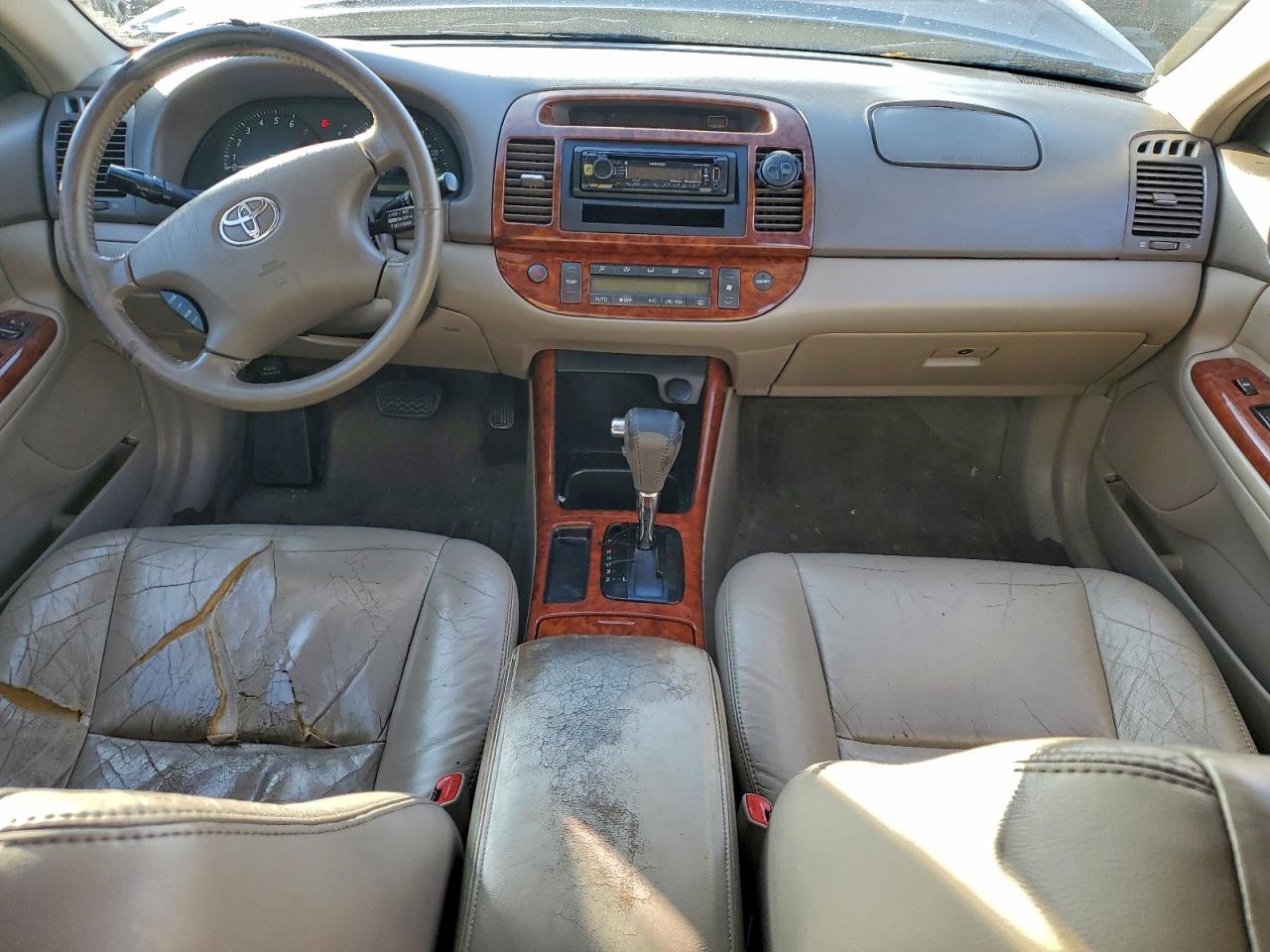 2004 Toyota Camry Le VIN: 4T1BF32K24U588520 Lot: 95121905