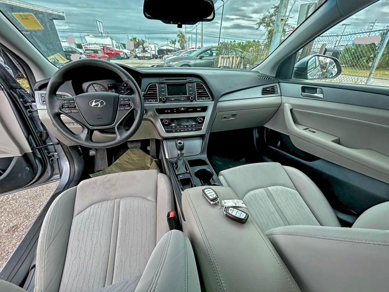 Фото: KMHE24L15GA038903