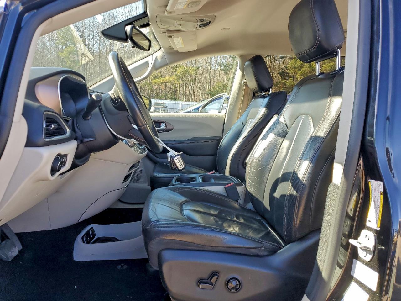 2017 Chrysler Pacifica Touring L VIN: 2C4RC1BG5HR613926 Lot: 95311185