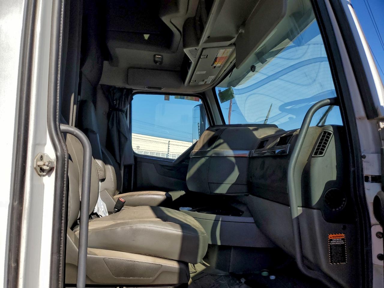 2020 Volvo Vnl Semi Truck VIN: 0LDL0T84660285 Lot: 95939445